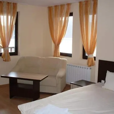 Guest house Семеен Хотел Оренда *
